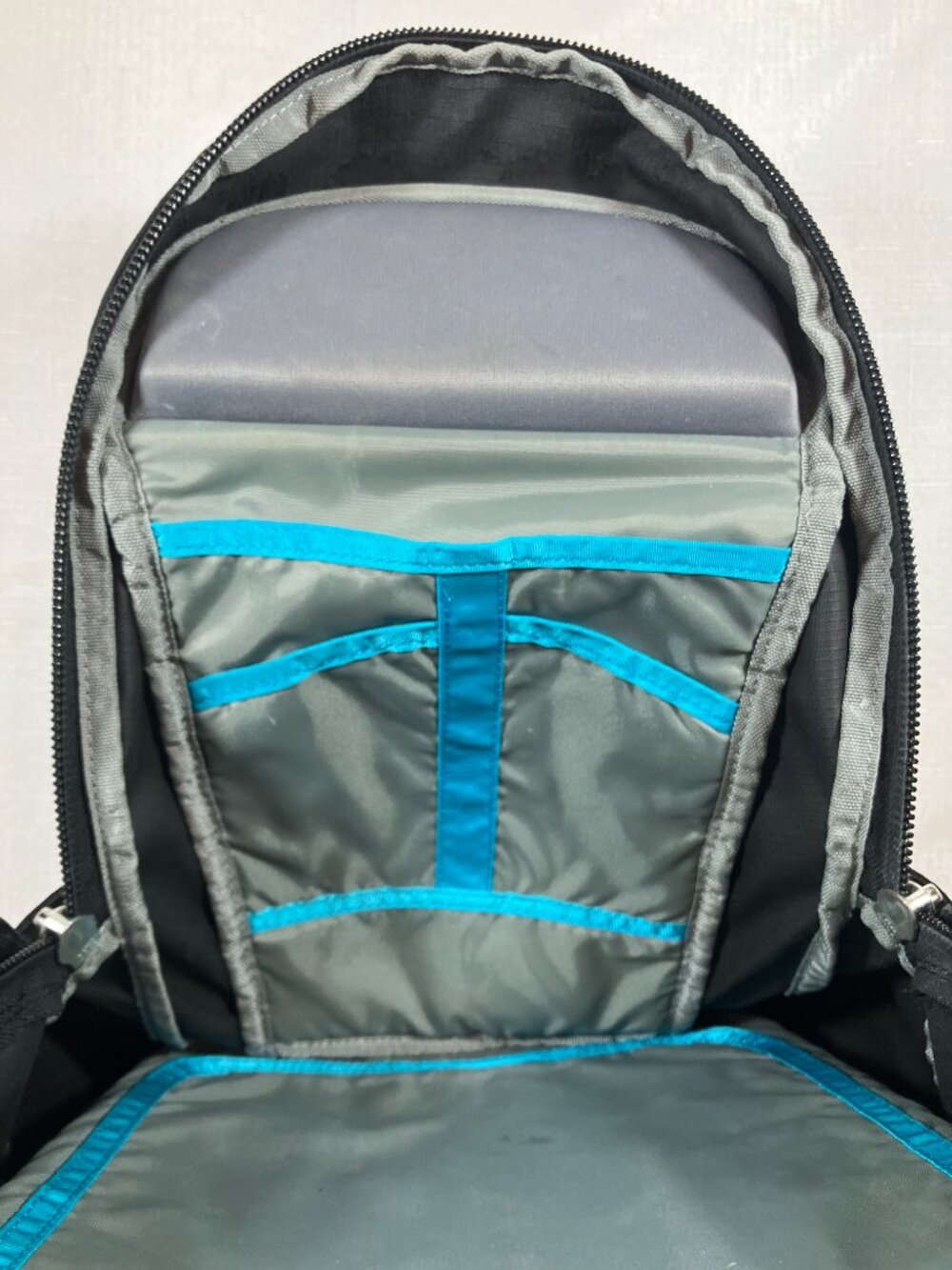 Thule Sweden Crossover Backpack, Black With Teal GUC - Picture 11 of 11